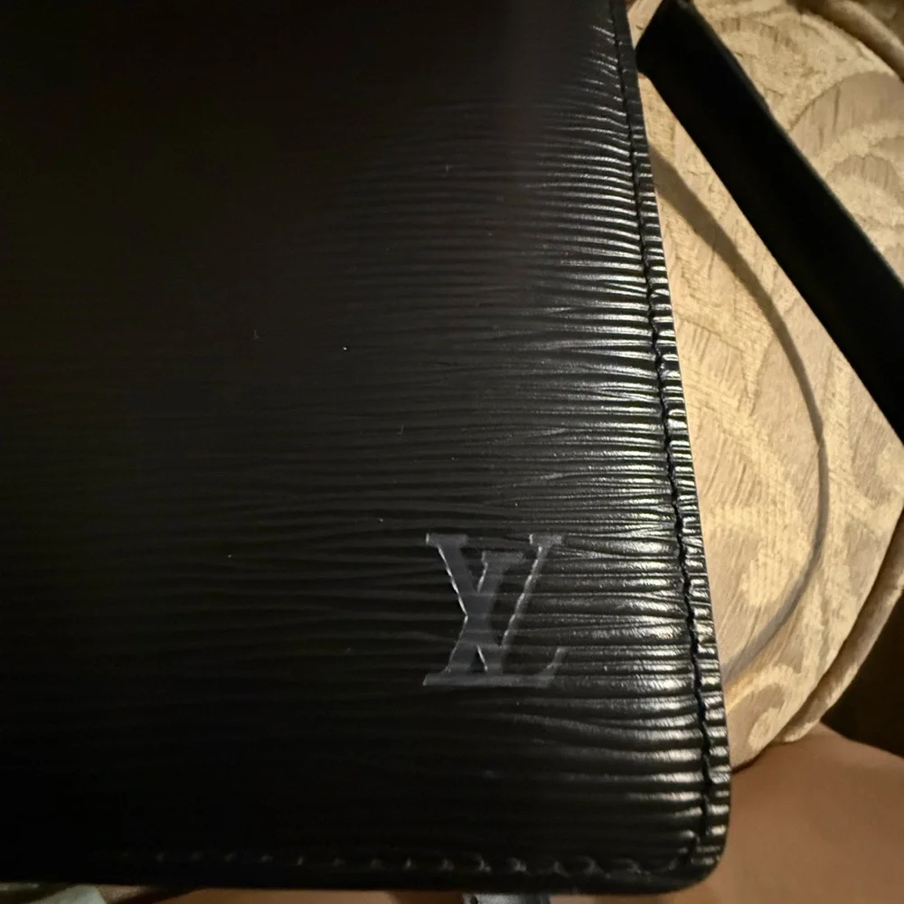 LOUIS VUITTON Capucines Black EPI Leather Women's Shoulder Bag - Picture 6 of 17